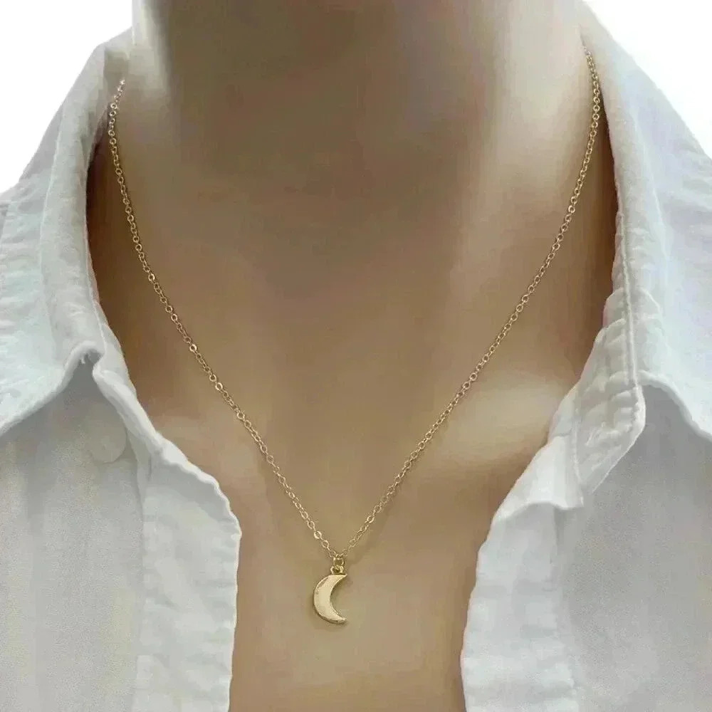 Crescent moon necklace, celestial jewelry - Picture 2 of 12